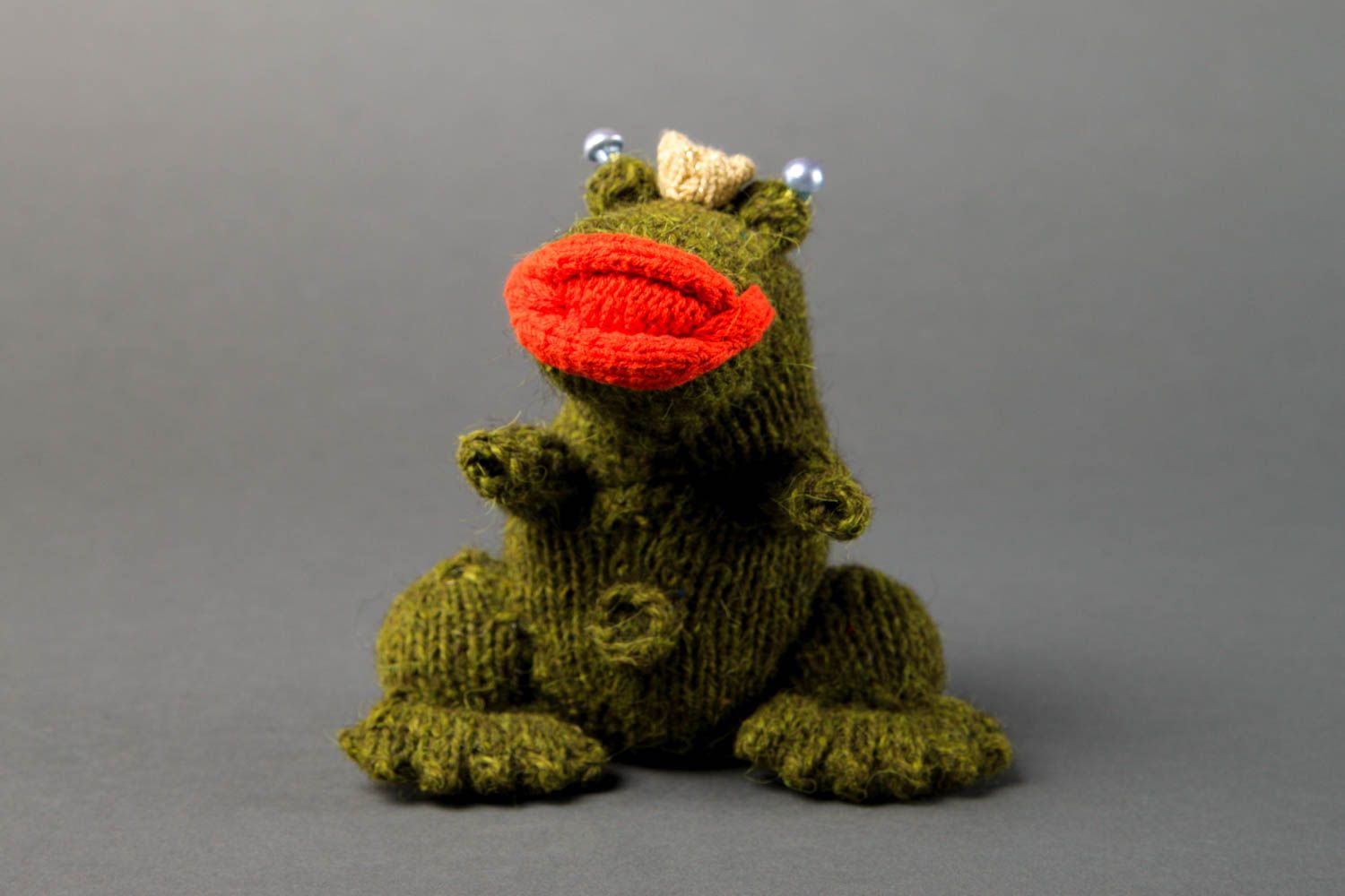 Jouet tricoté Peluche grenouille faite main Cadeau unique enfant au tricot photo 2