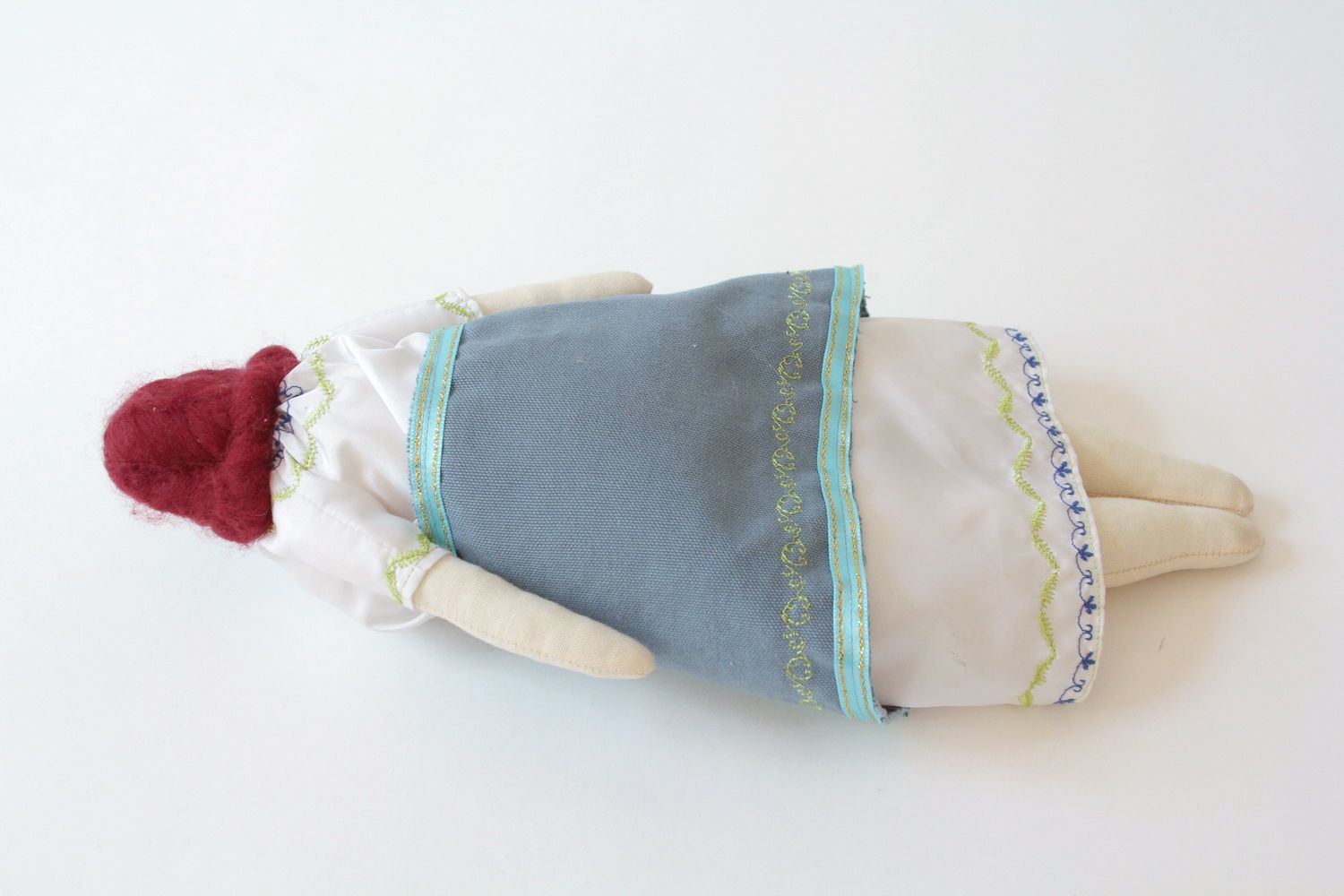 Bambola morbida in cotone fatta a mano pupazzo tessile donna ucraina bella foto 4