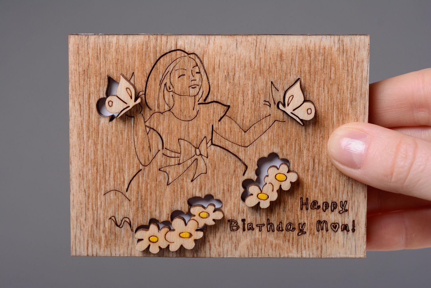 Belle carte de voeux en bois faite main originale décorée pour féliciter maman  photo 4