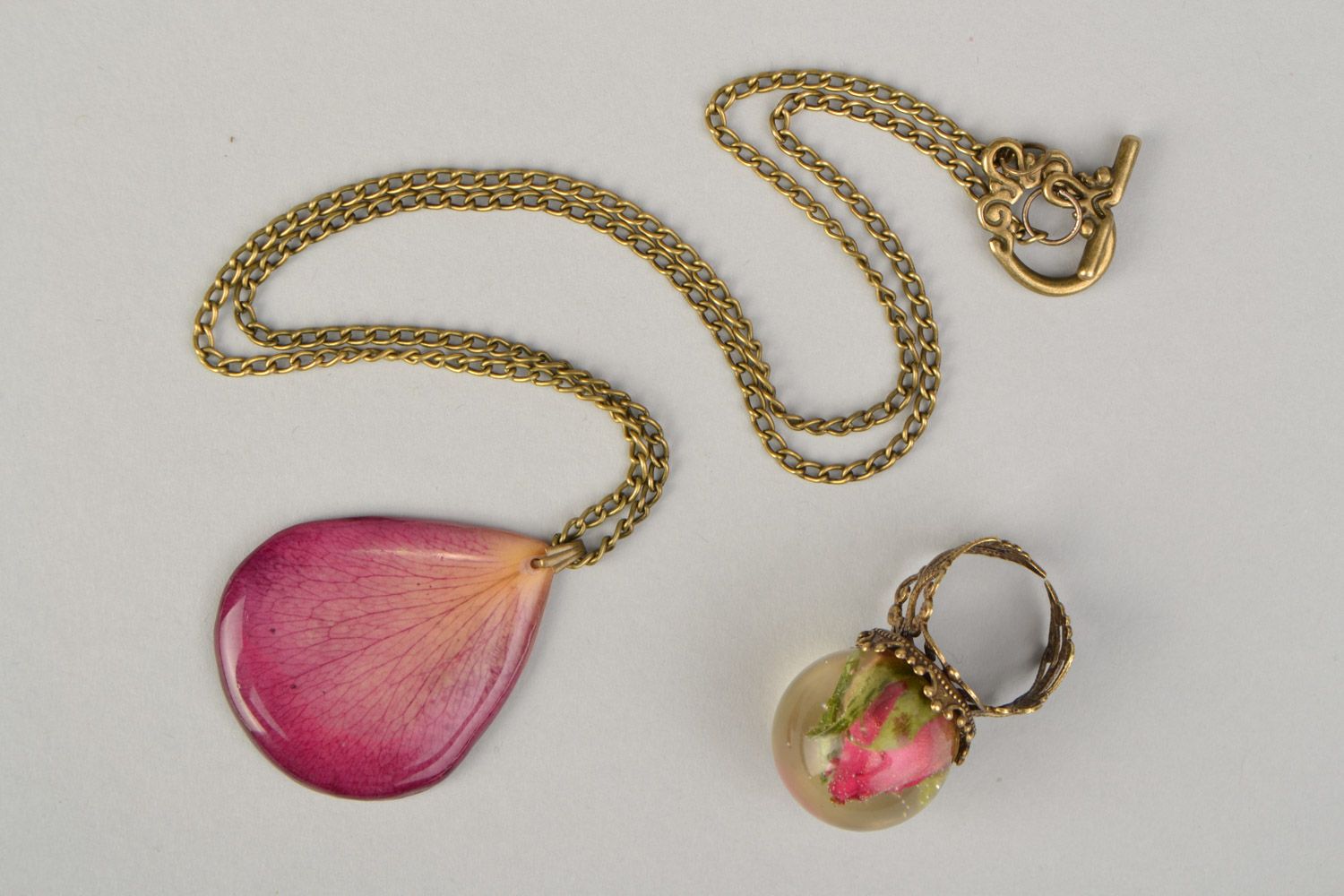 Handmade botanical jewelry set pendant and ring with real flowers coated with epoxy photo 5