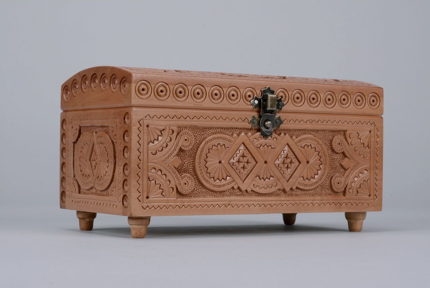 Wooden jewelry box with carving photo 3