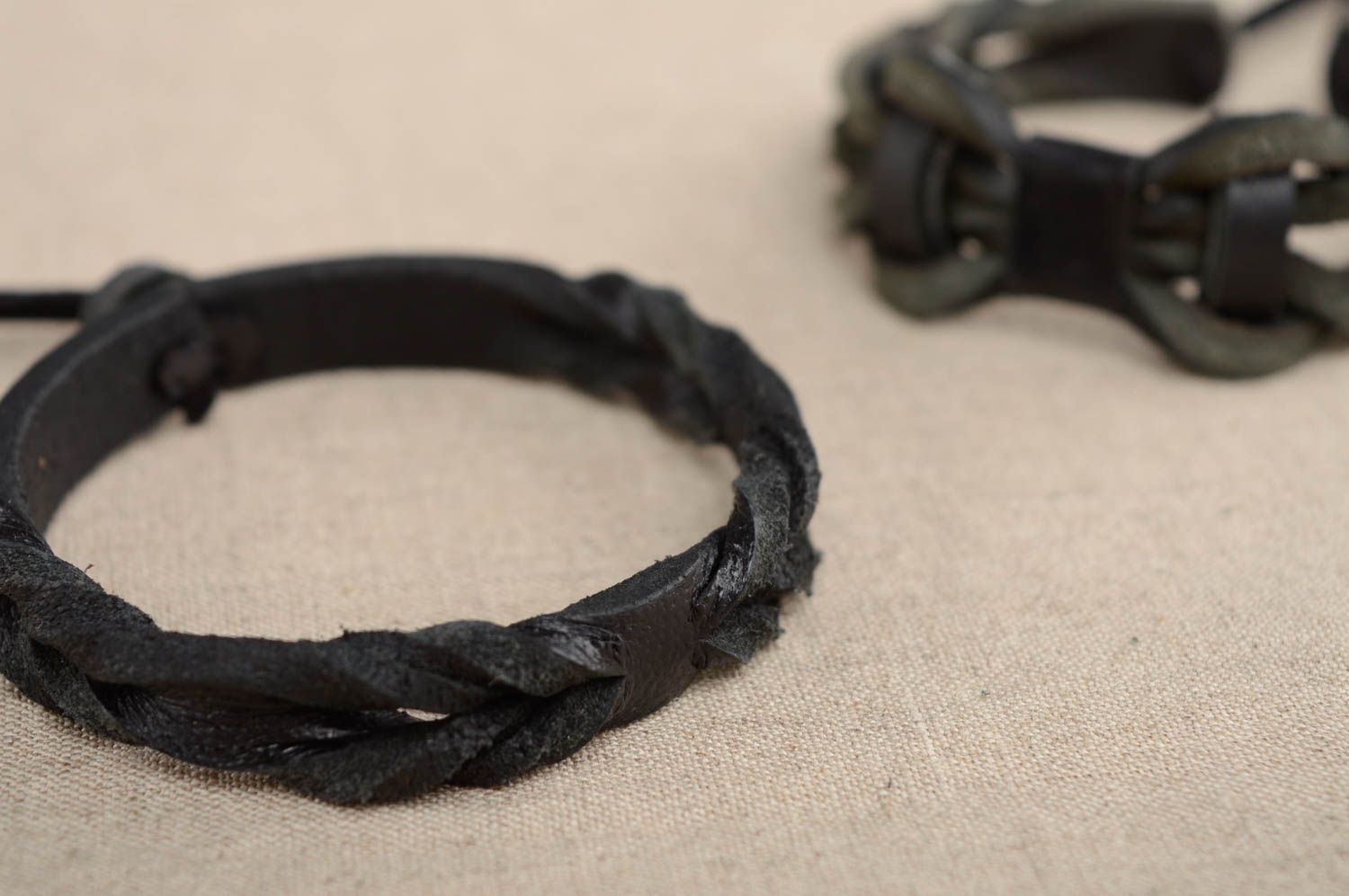 Bracelet tressé en cuir naturel noir fait main bijou pour femme et homme photo 5