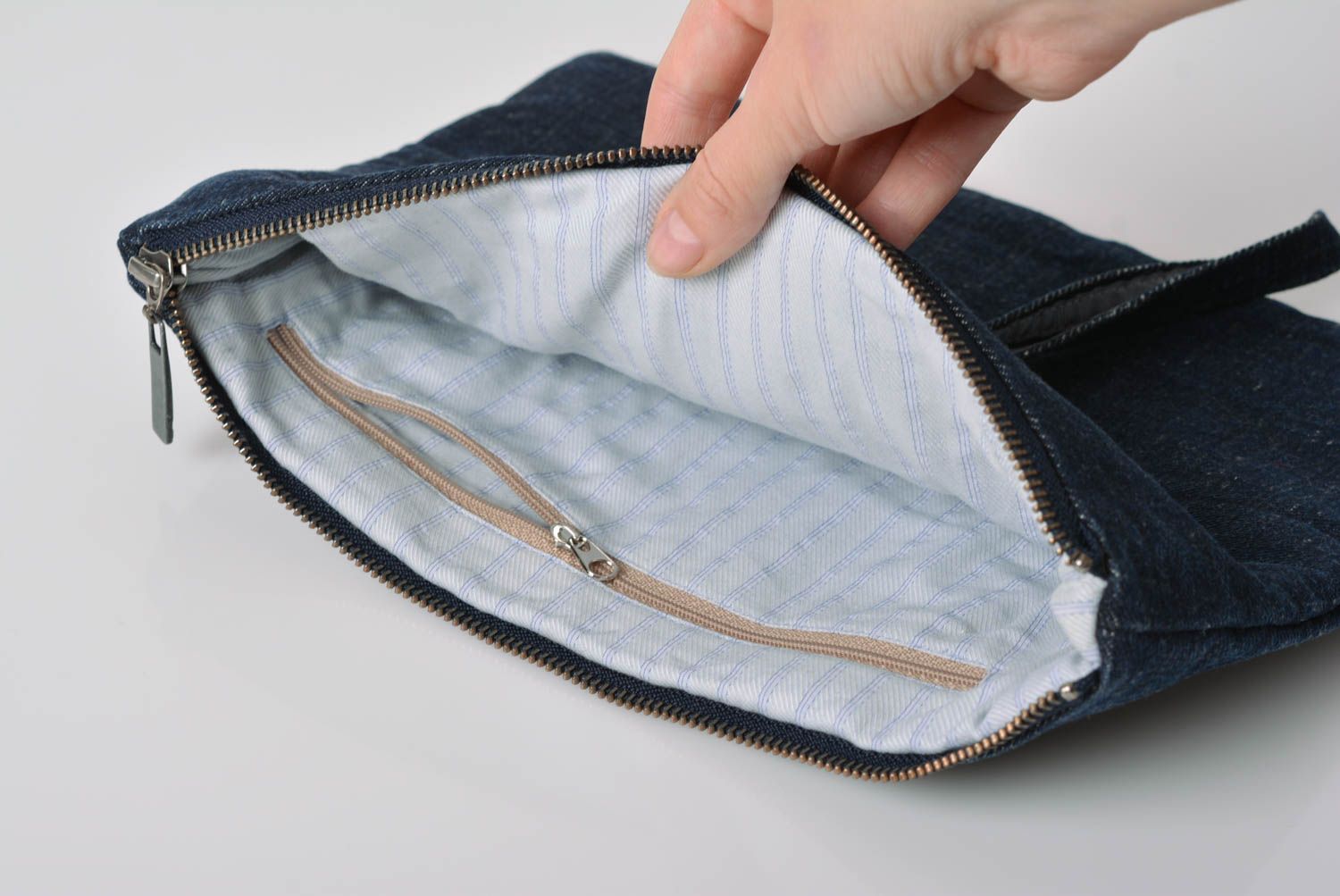 Клатч из джинсовой ткани с хлопковой вставкой женская сумочка на руку хенд мейд фото 4