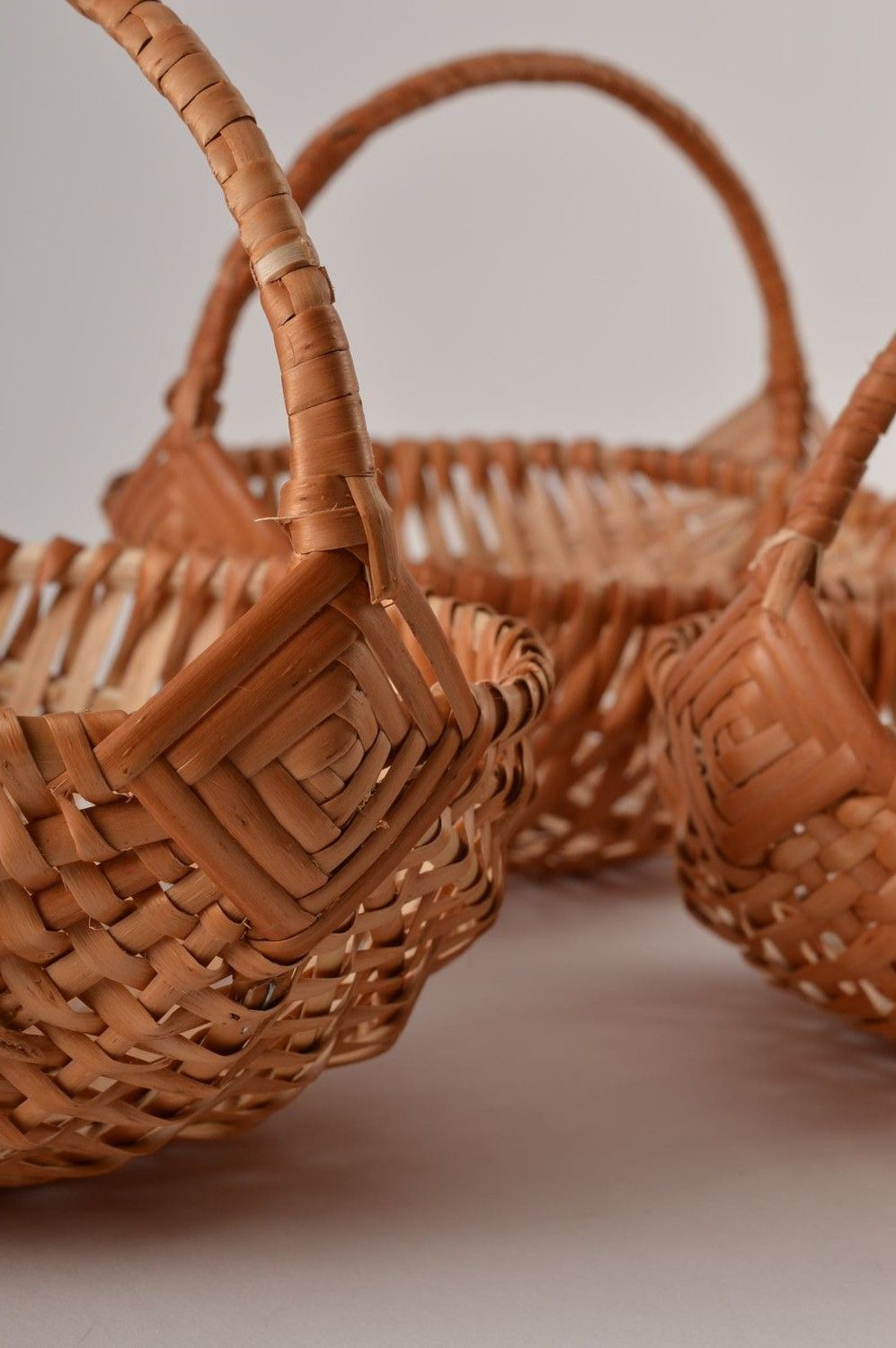 Изделия из лозы ручной работы три штуки плетеные корзины подарок женщине фото 6