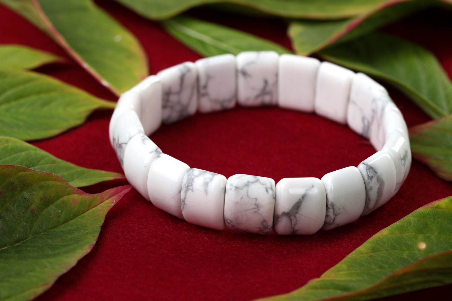 Bracelet pour femme Bijou fait main blanc en pierre cacholong Cadeau femme photo 1