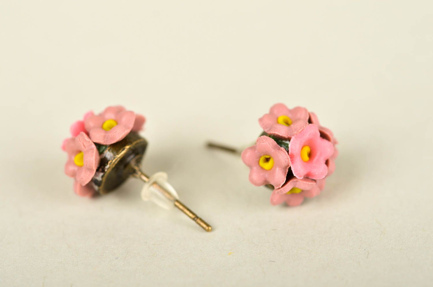Boucles d'oreilles puces Bijou fait main avec fleurs roses Cadeau femme photo 2