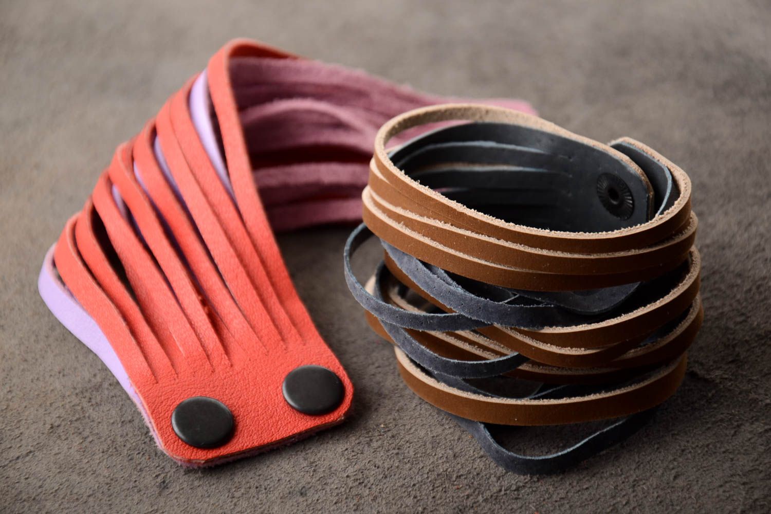 Купить Кожаные браслеты из кожи оптом в СПБ - цены от производителя Махаон