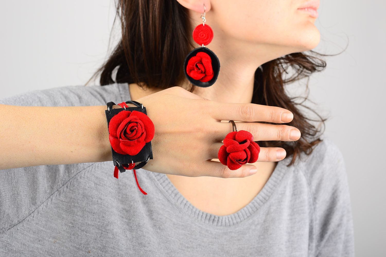 Set de Bijoux fait main en cuir avec roses rouges Cadeau femme accessoires photo 1