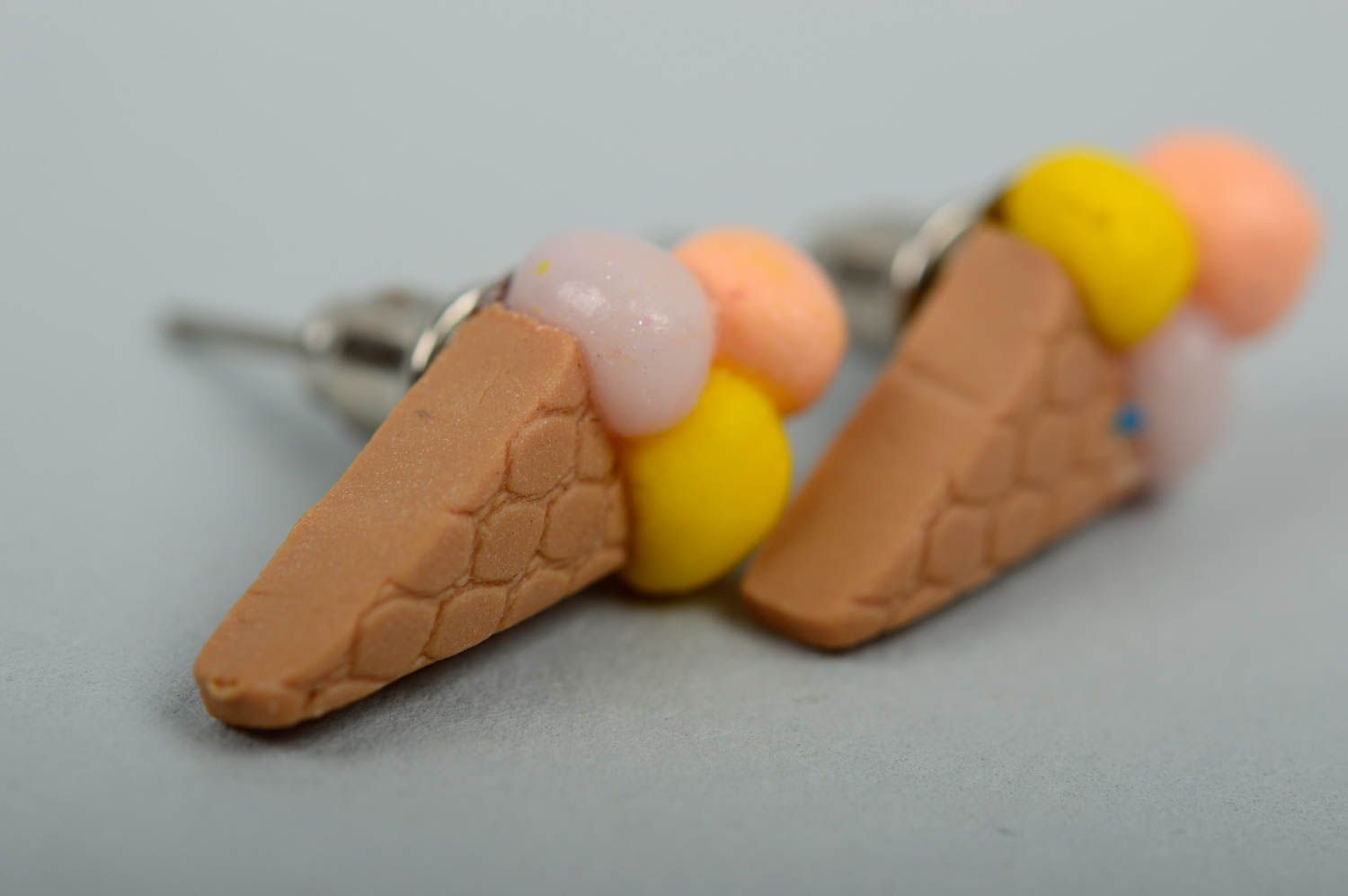 Handmade Damen Ohrstecker Designer Schmuck Ohrringe Eis aus Polymer Ton foto 2