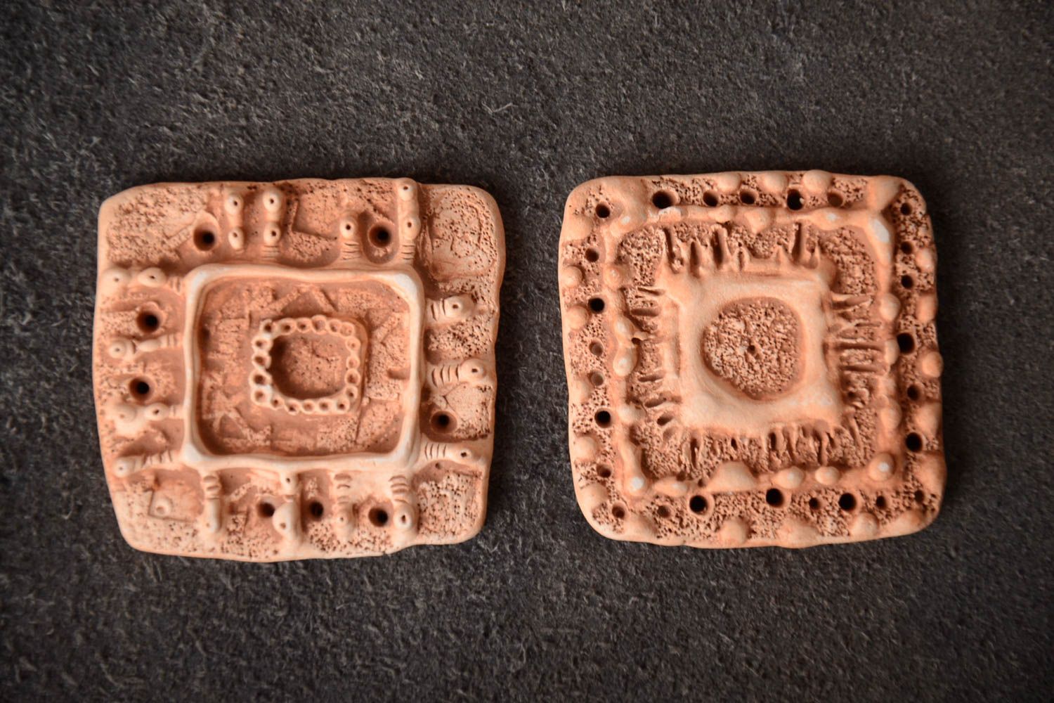 Pendentifs en argile ensemble de 2 pièces faits main apprêts pour bijoux carrés photo 1