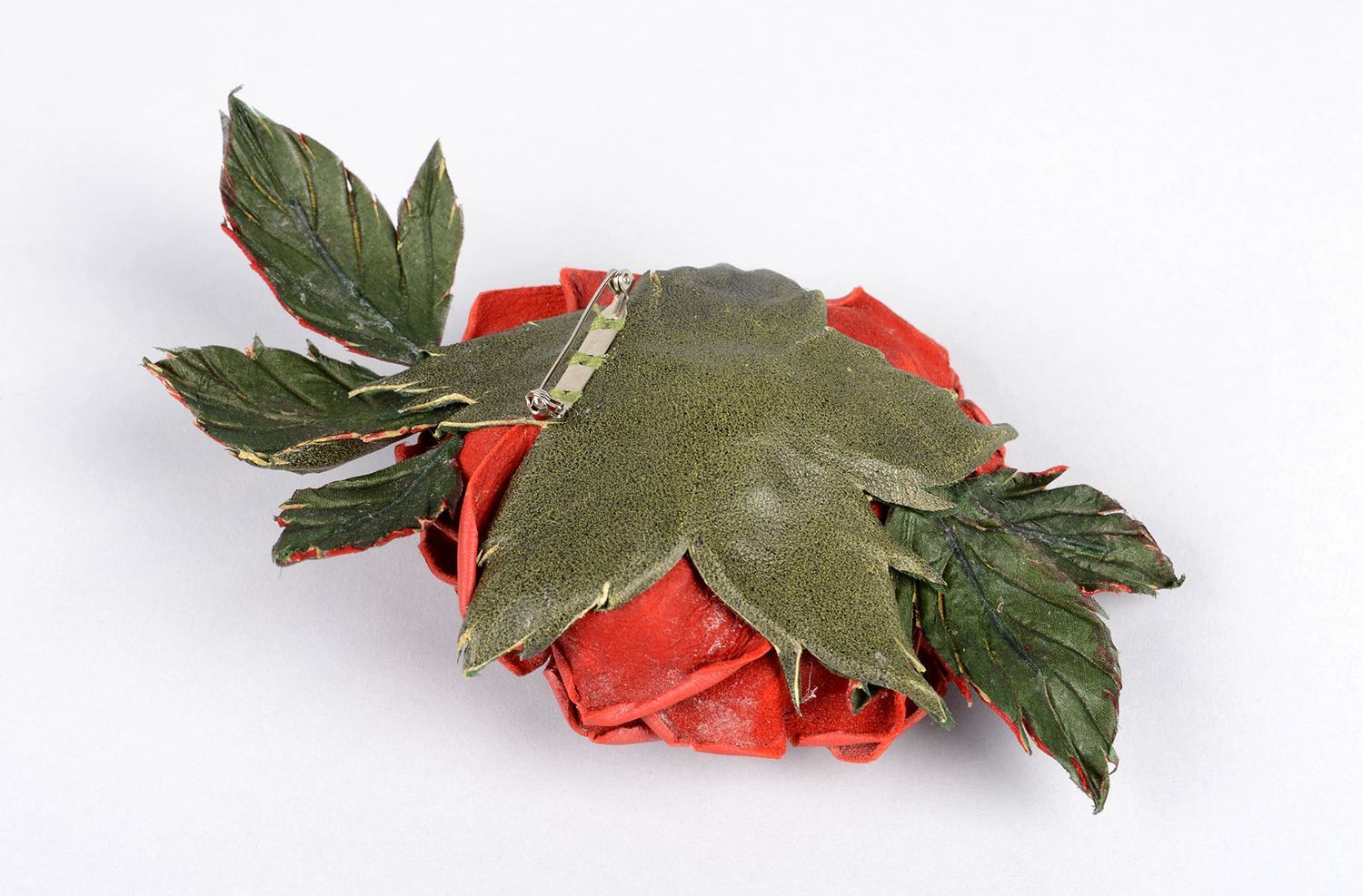 Broche hecho a mano de cuero bisutería artesanal regalo original flor roja foto 3