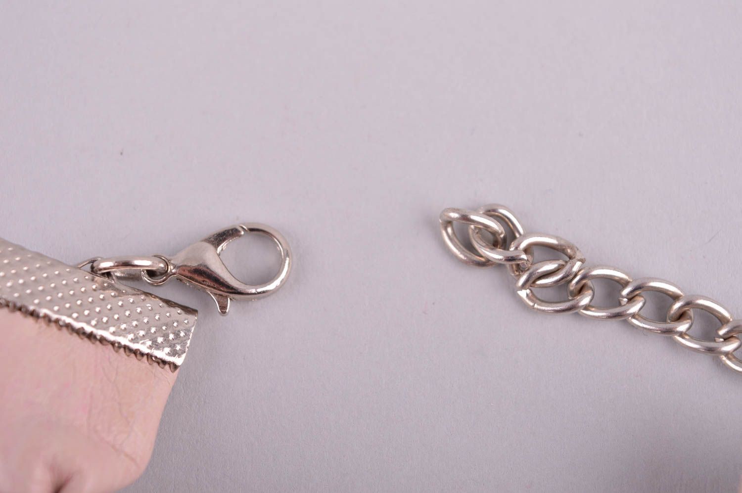 Bracelet en cuir artificiel Bijoux fait main rose avec pierres Accessoire femme photo 4