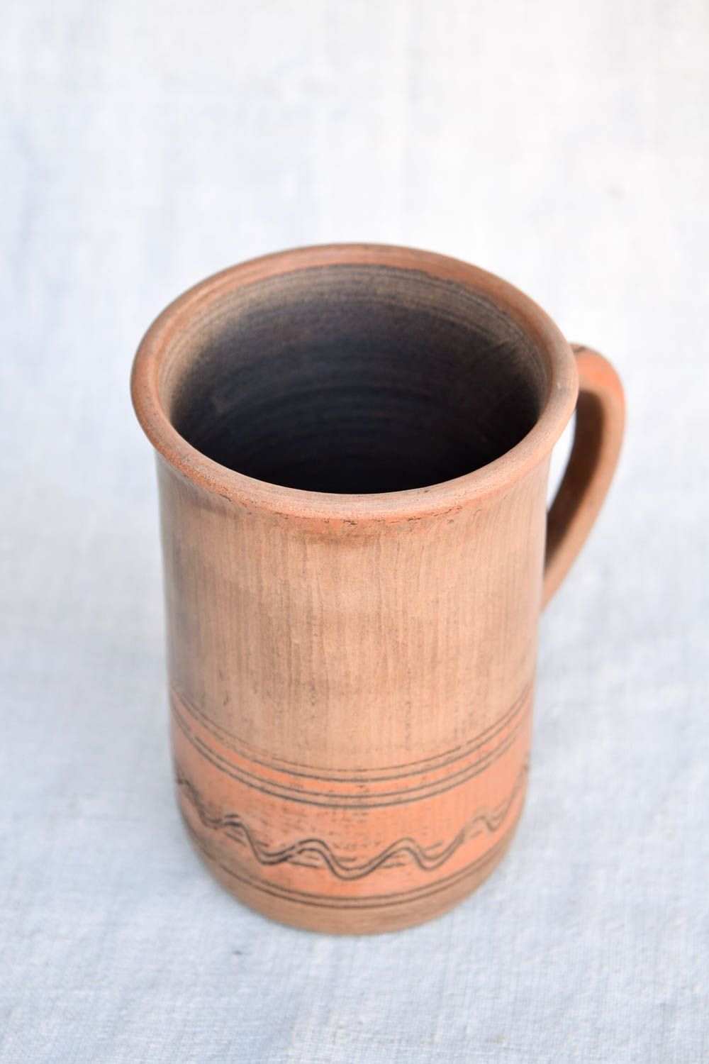 Tasse en argile faite main Mug marron à motifs grattés Vaisselle originale 40 cl photo 4