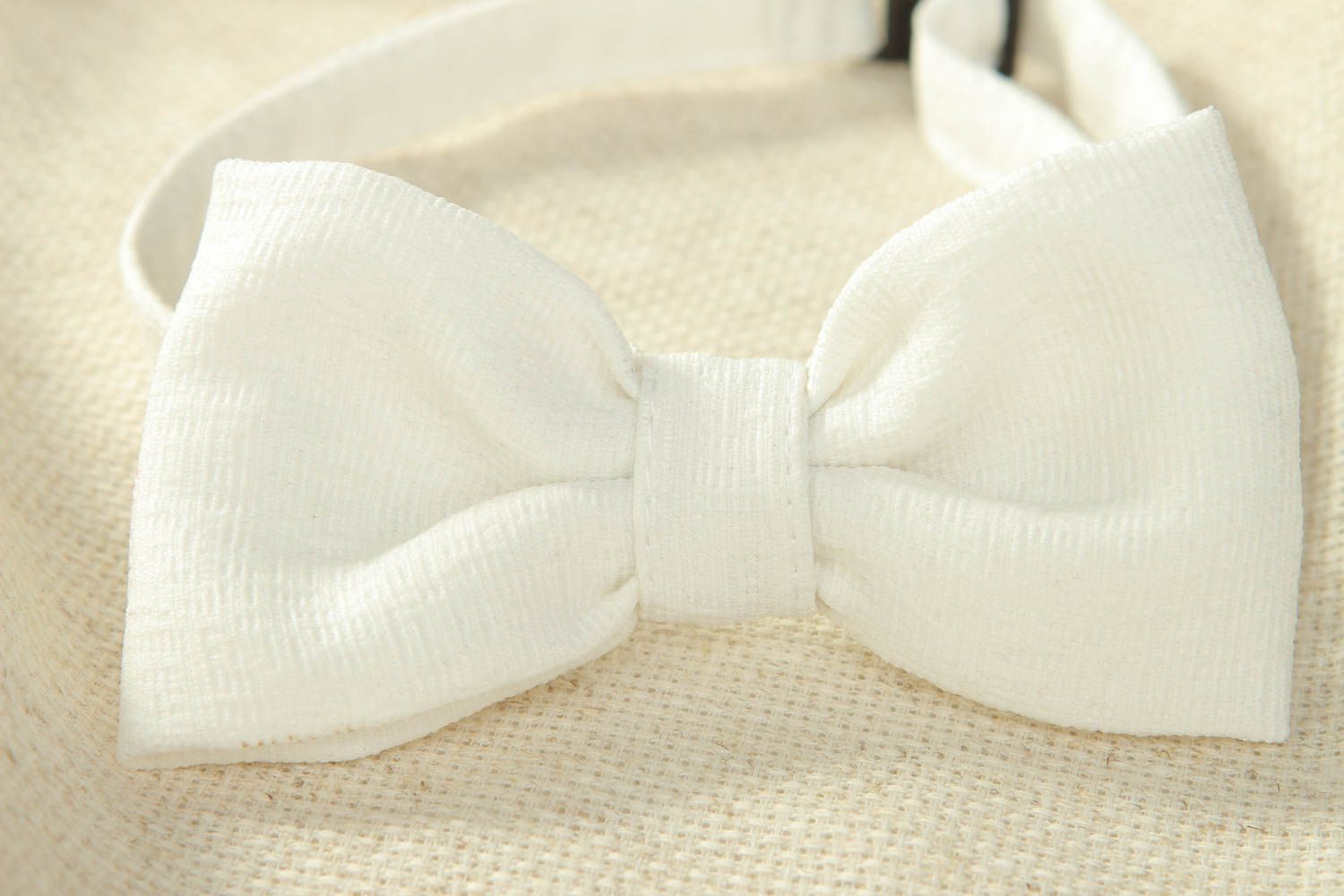 Белый галстук-бабочка из вискозы фото 2