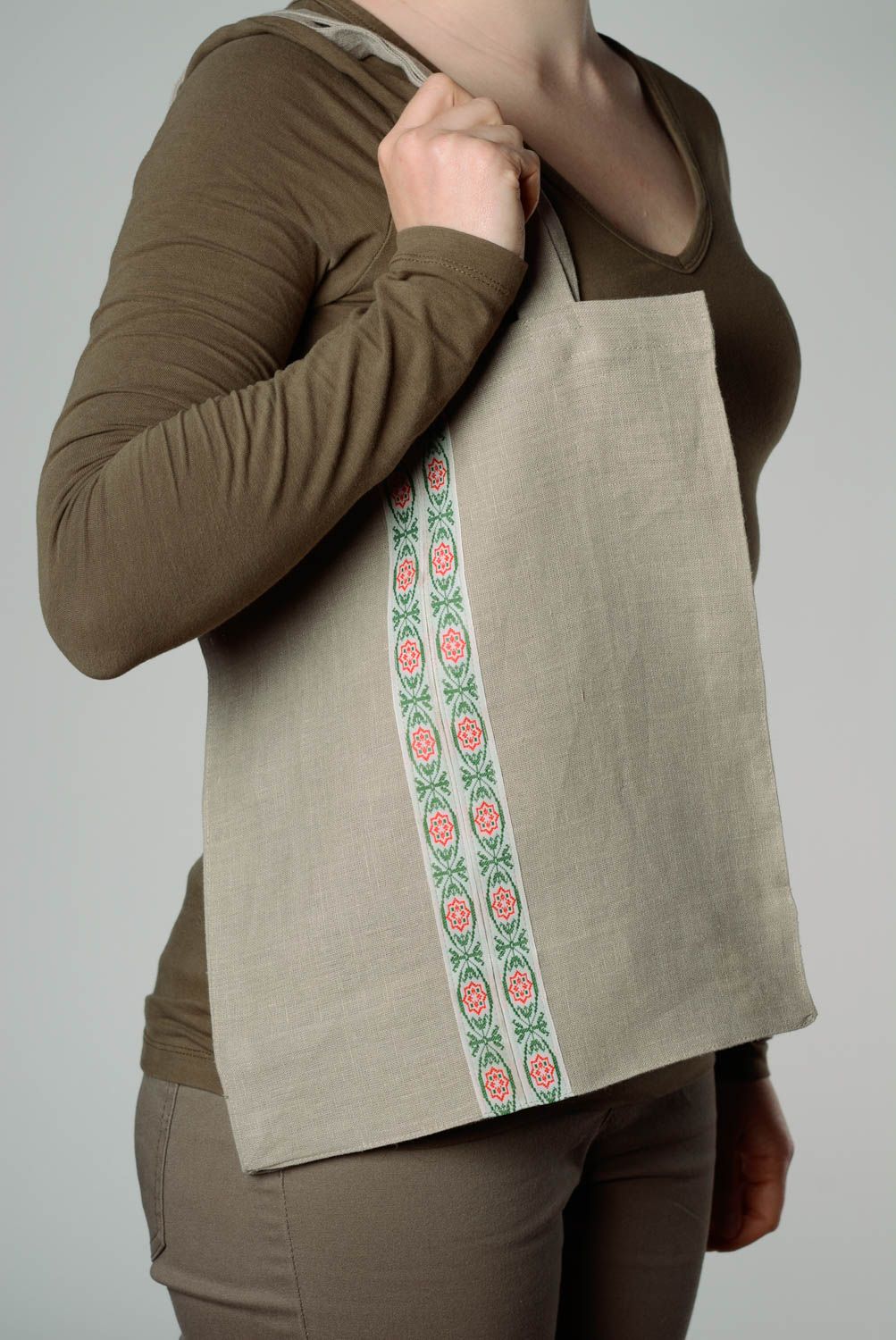 Große bequeme helle Damen Tasche aus Leinen mit Borte Handarbeit foto 2