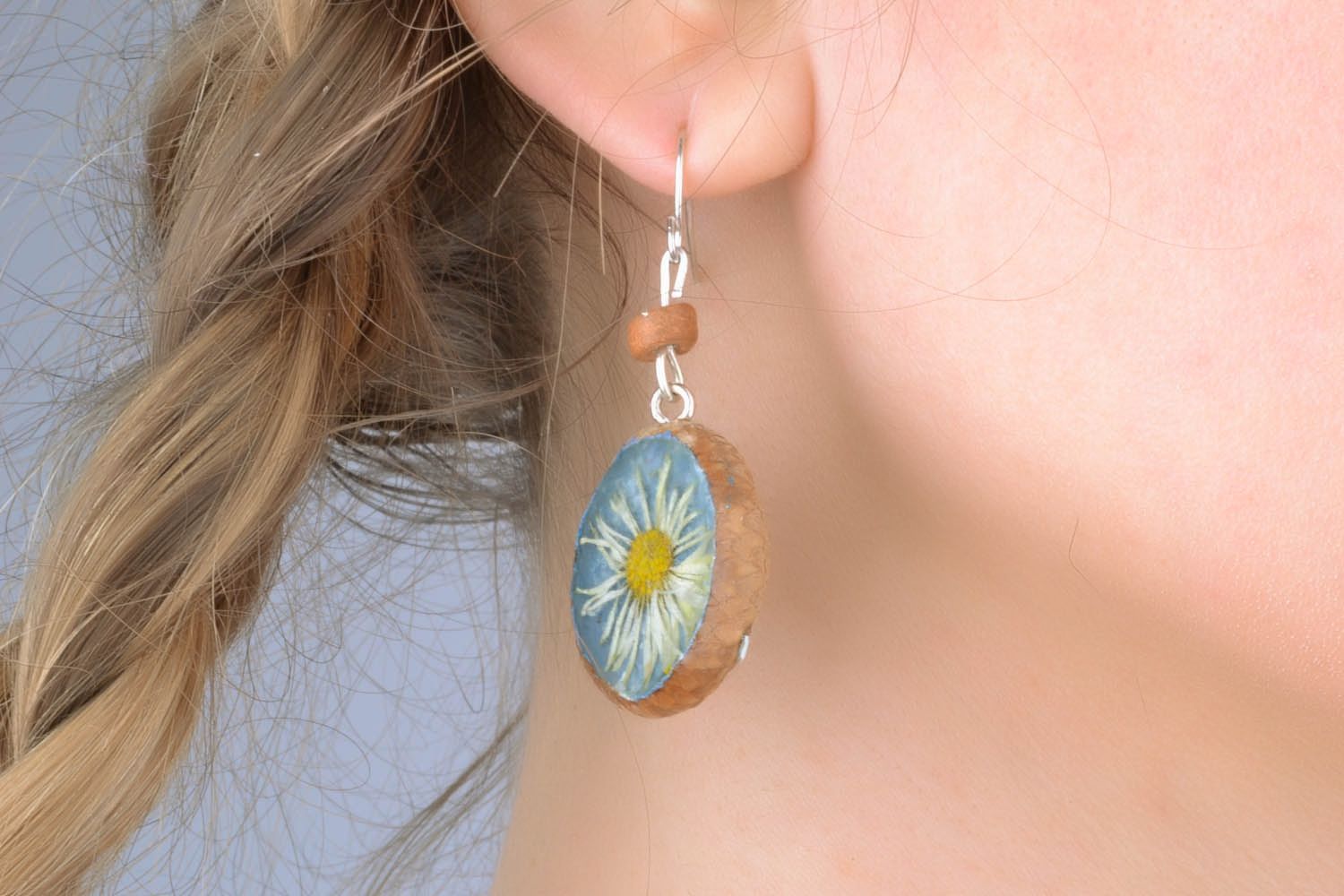Earrings made of acorns and daisies photo 1