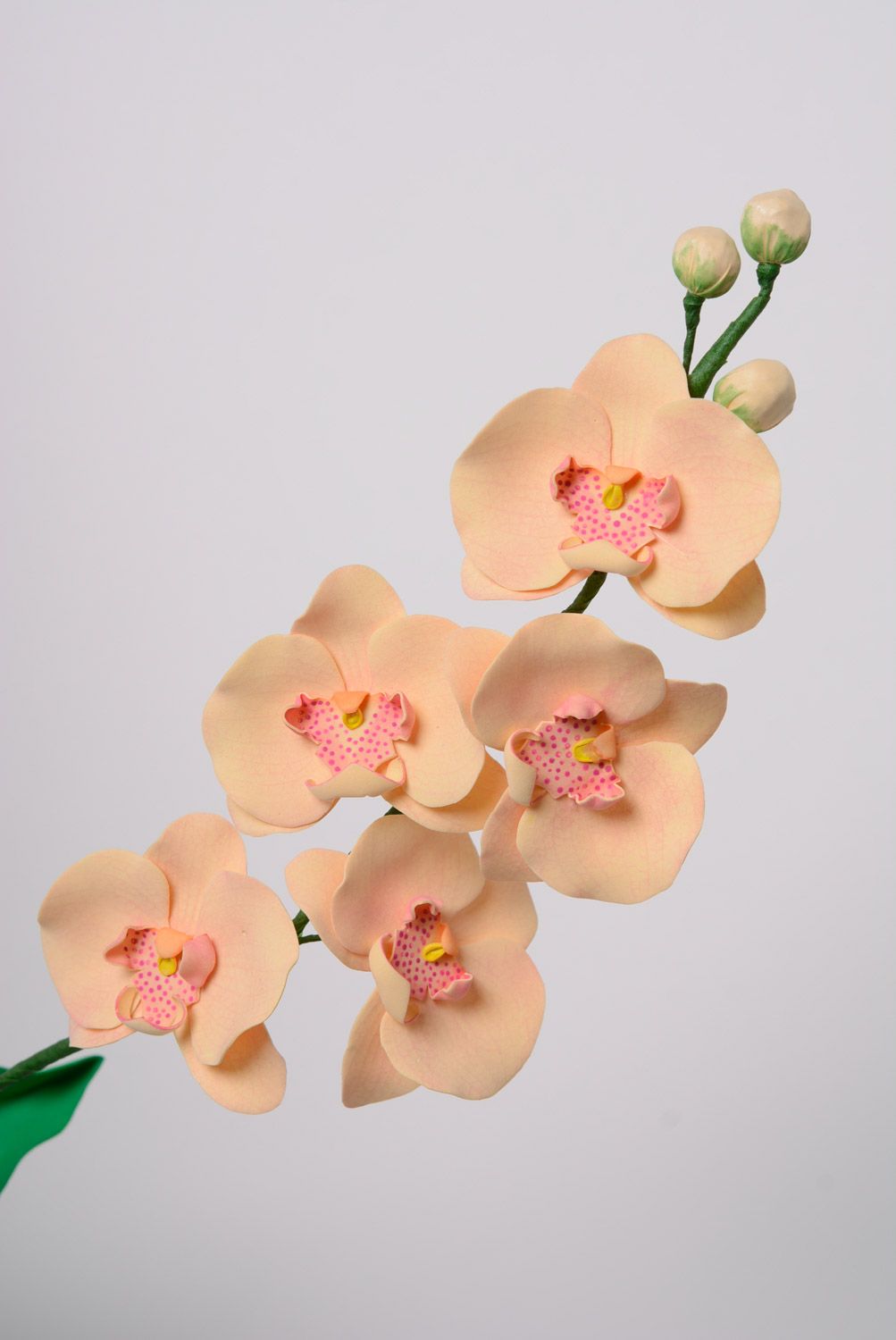 Красивый искусственный цветок из эластичной замши орхидея ручной работы в горшке фото 2
