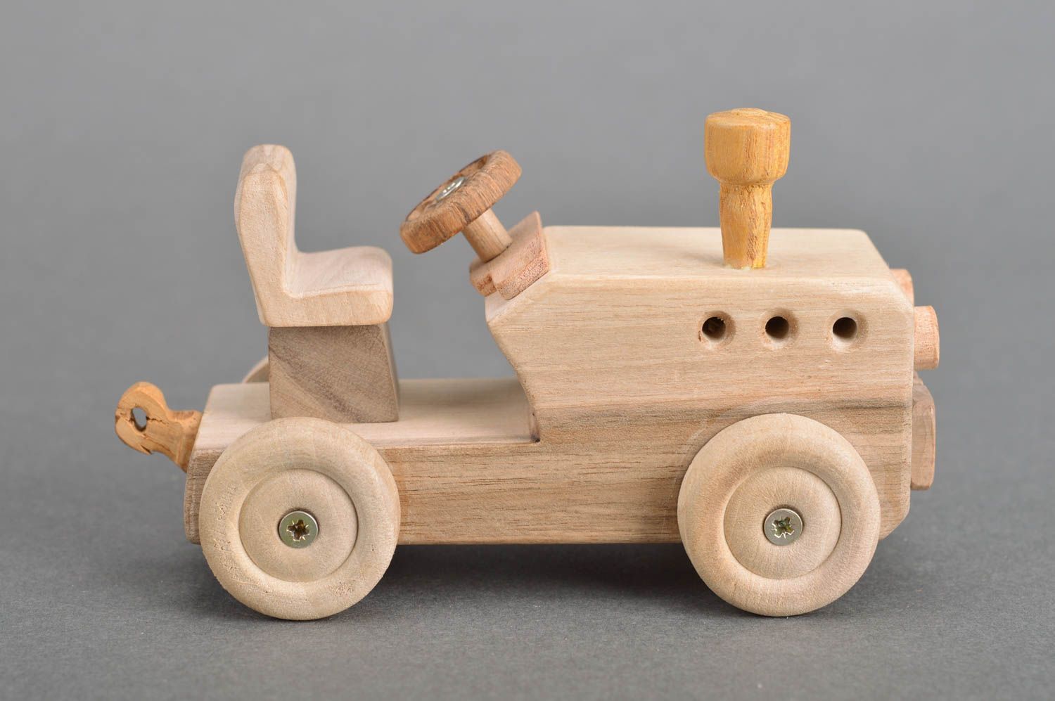 Juguete de madera artesanal original tractor para niños desde 6 años  foto 1