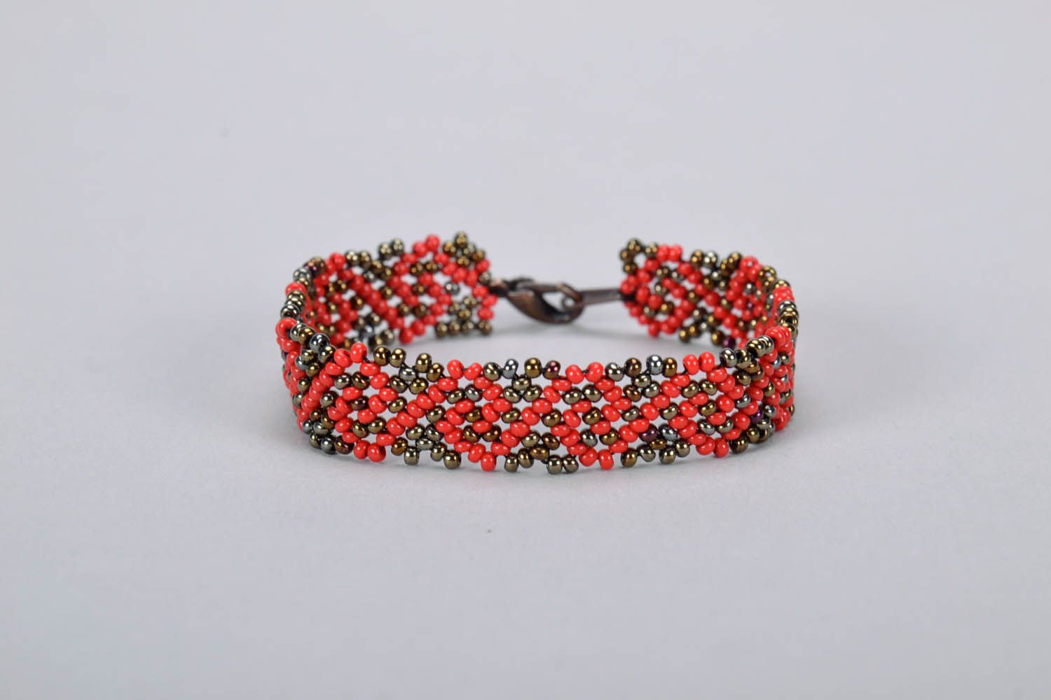 Bracelet en perles de rocaille avec ornement fait main  photo 3