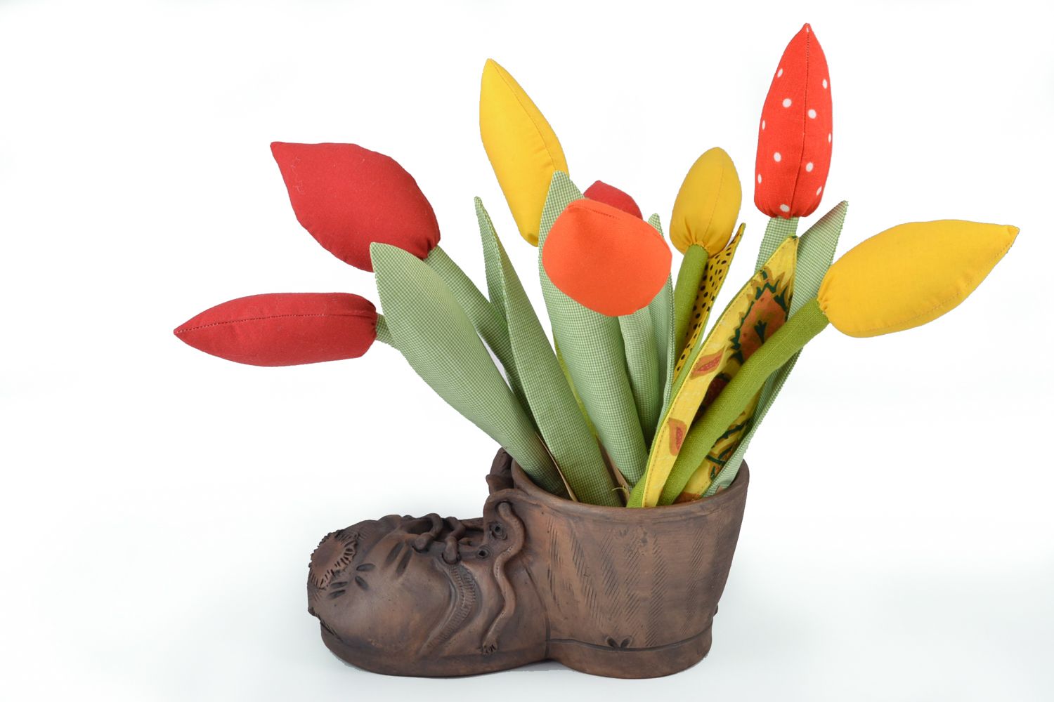 Ceramic flowerpot in the shape of shoe photo 1
