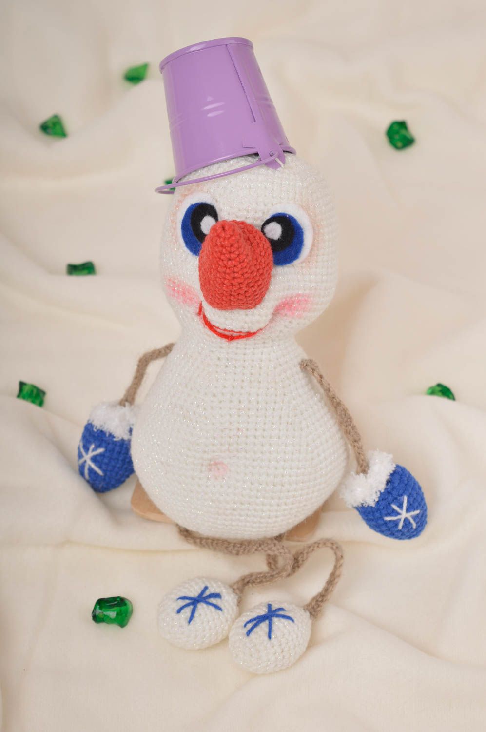 Peluche bonhomme de neige Jouet fait main tricoté avec seau Cadeau enfant photo 1