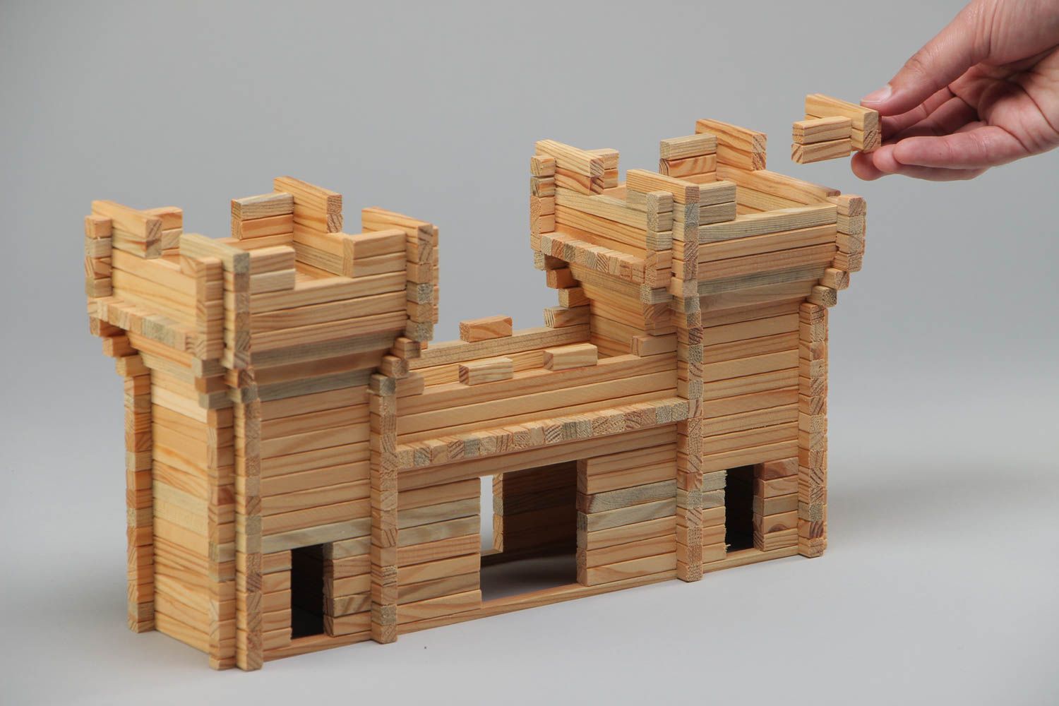 Деревянный конструктор крепость на 236 деталей ручной работы развивающая игрушка фото 5