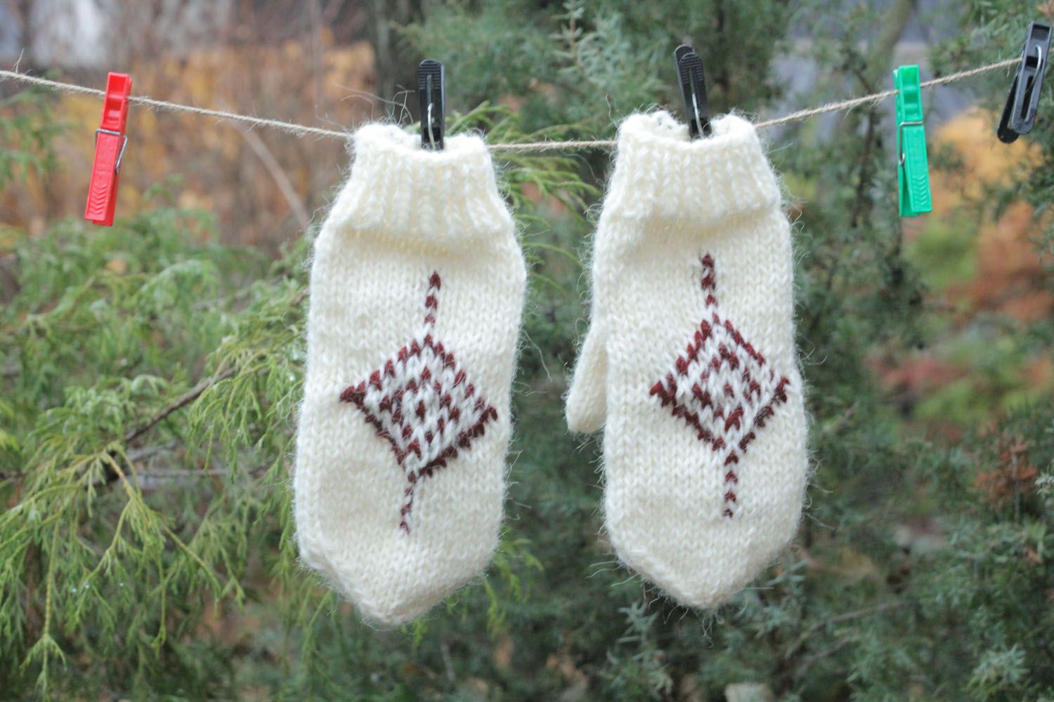 Knitted wool mittens photo 2