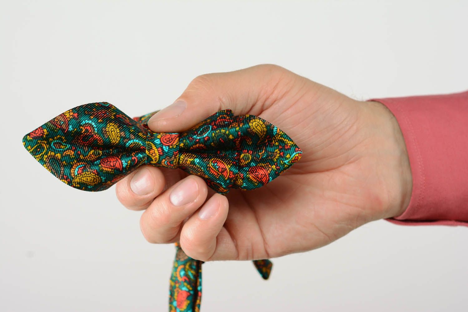 Gravata borboleta artesanal de tecido Pavão   foto 5