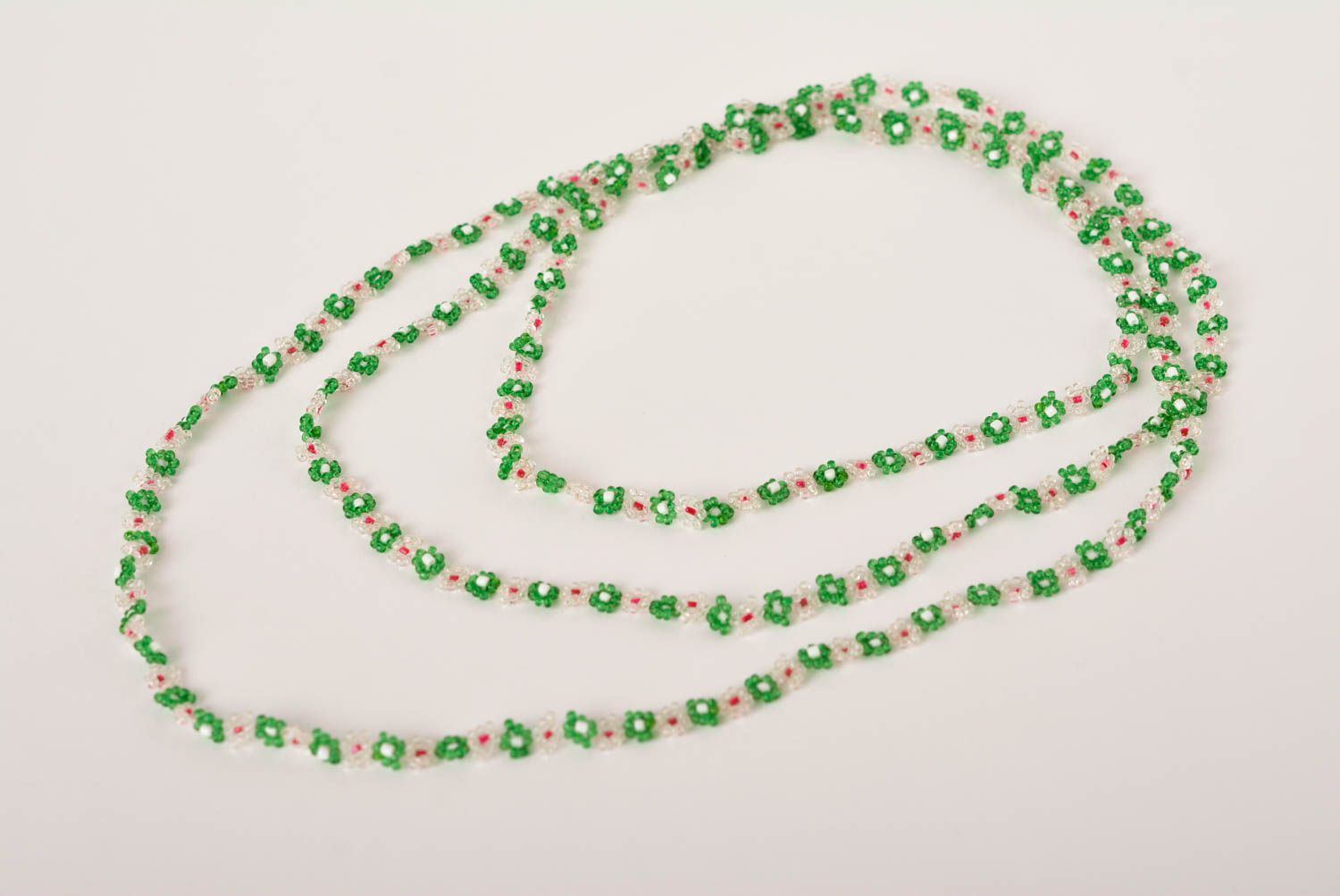 Колье из бисера украшение ручной работы ожерелье из бисера зеленое с белым фото 1