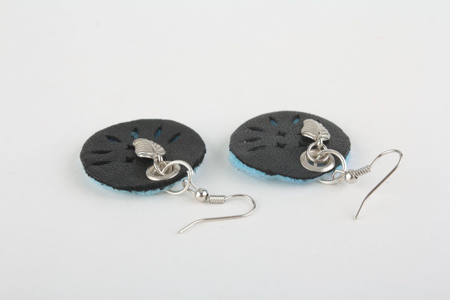 Round earrings made of leather and felt photo 3