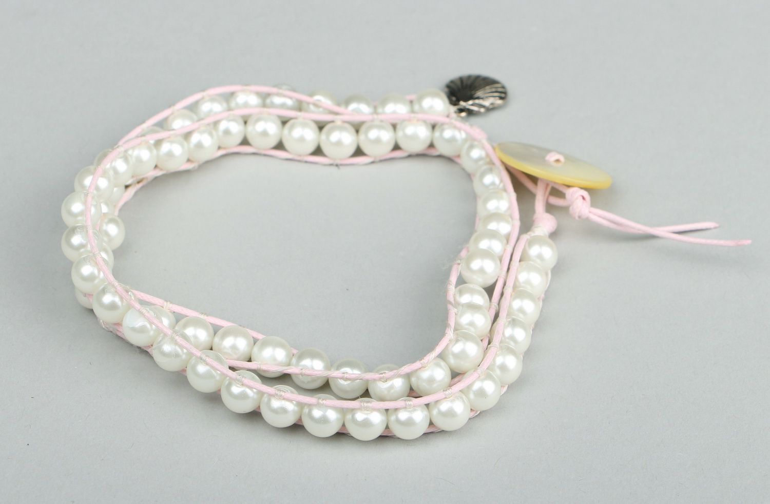 Bracelet made from ceramic pearls photo 2