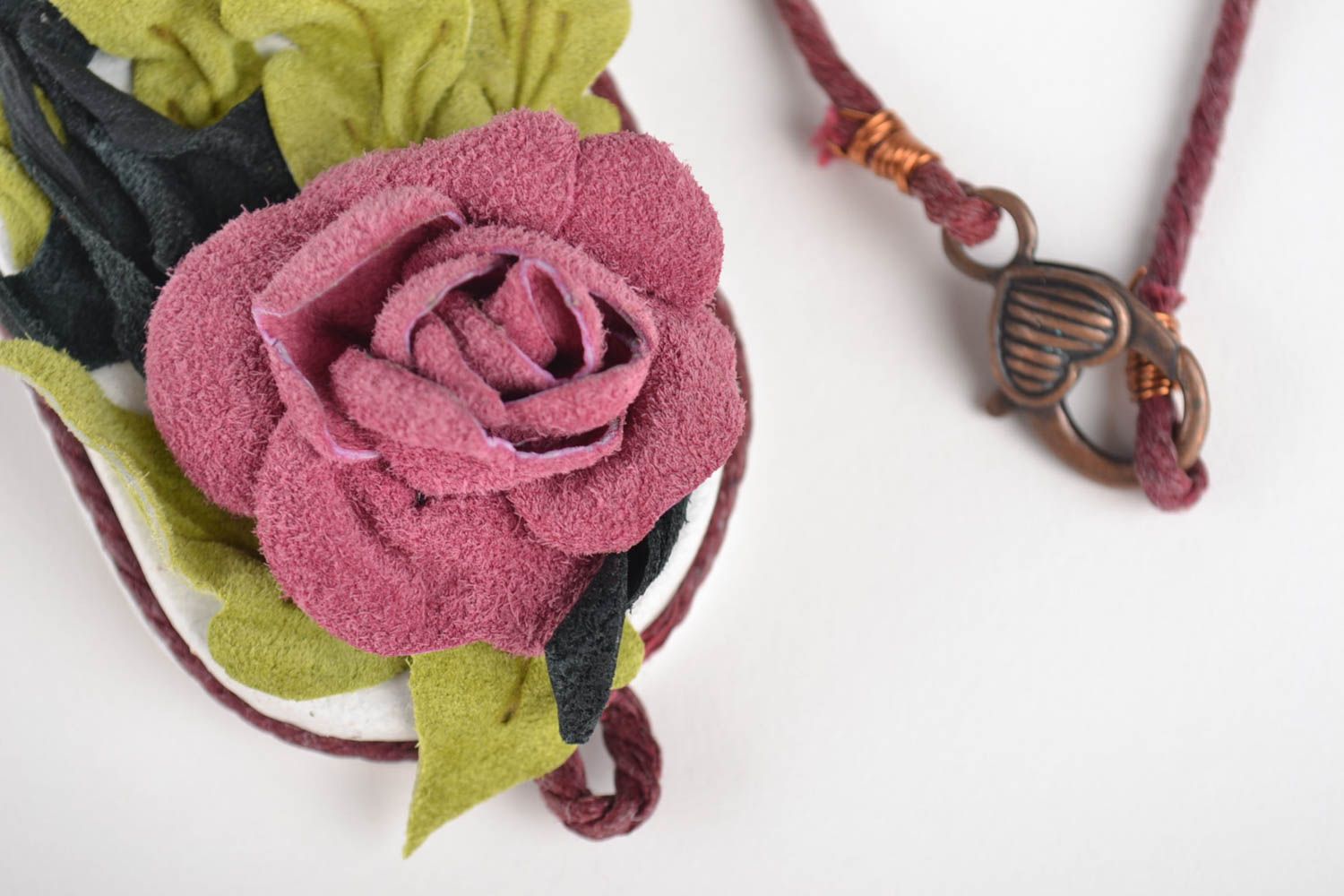 Handmade Halskette mit Anhänger Leder Accessoire schöner Schmuck für Damen  foto 4