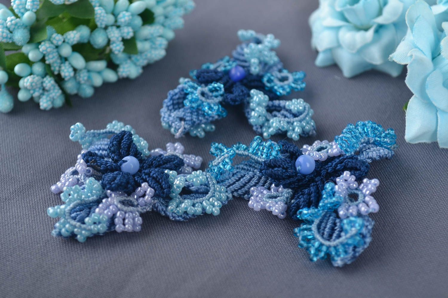 Украшения ручной работы броши цветы плетеные броши 3 штуки в виде синих цветов фото 1