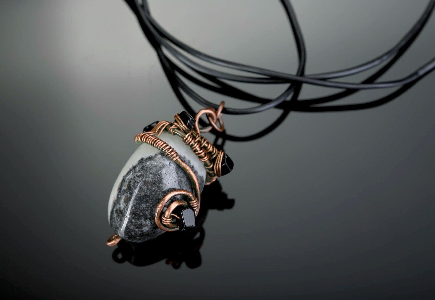 Pendant made of natural stone photo 2
