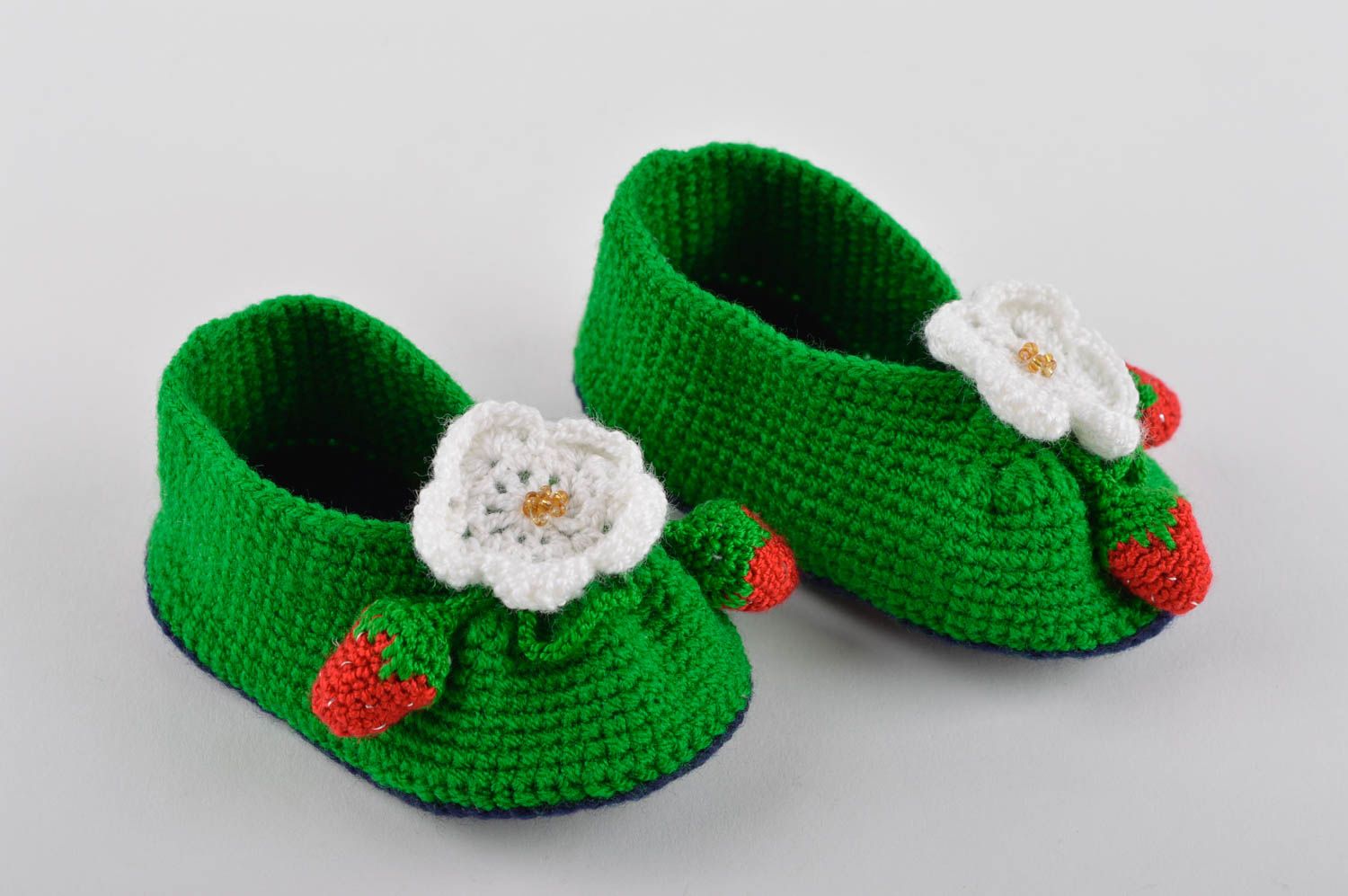 Pantofole da casa da bambini fatte a mano scarpe per casa a maglia verdi foto 3