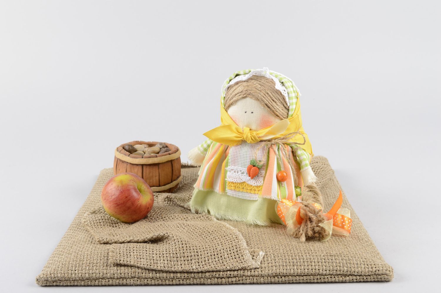 Muñeco de trapo pequeño hecho a mano de lino decoración de hogar regalo original foto 5
