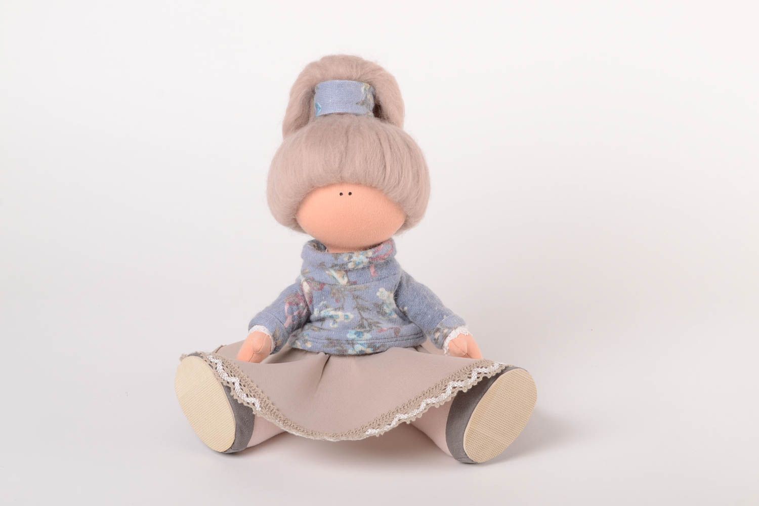 Кукла ручной работы кукла из ткани мягкая кукла трикотажная в красивой юбке фото 1