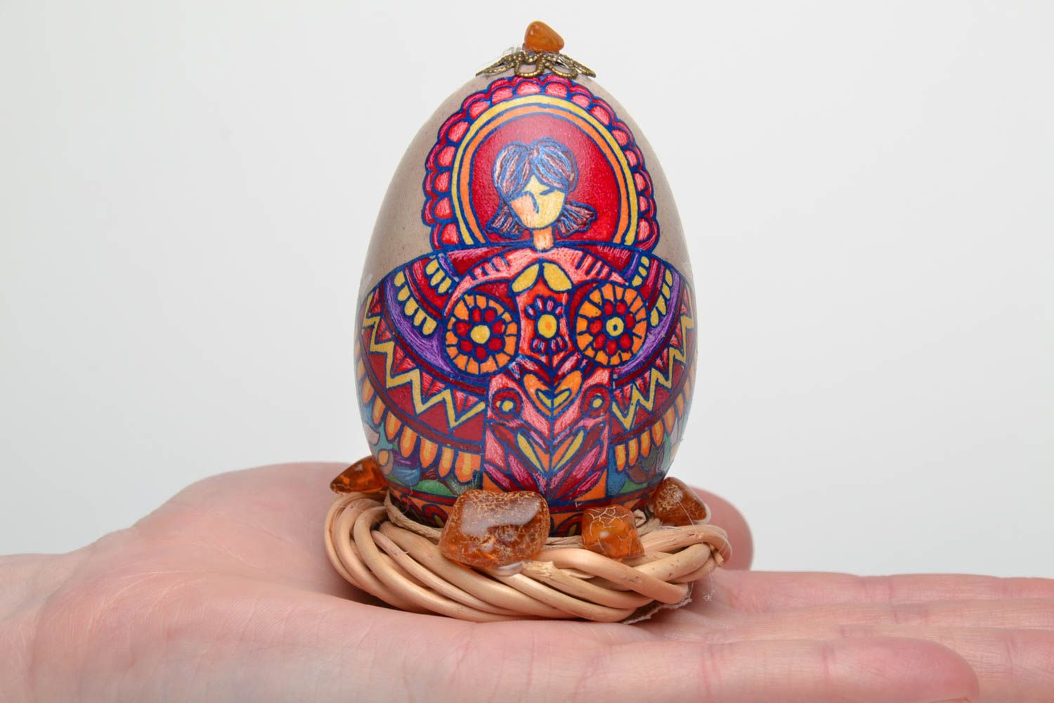 Пасхальное яйцо на подставке с янтарем фото 5