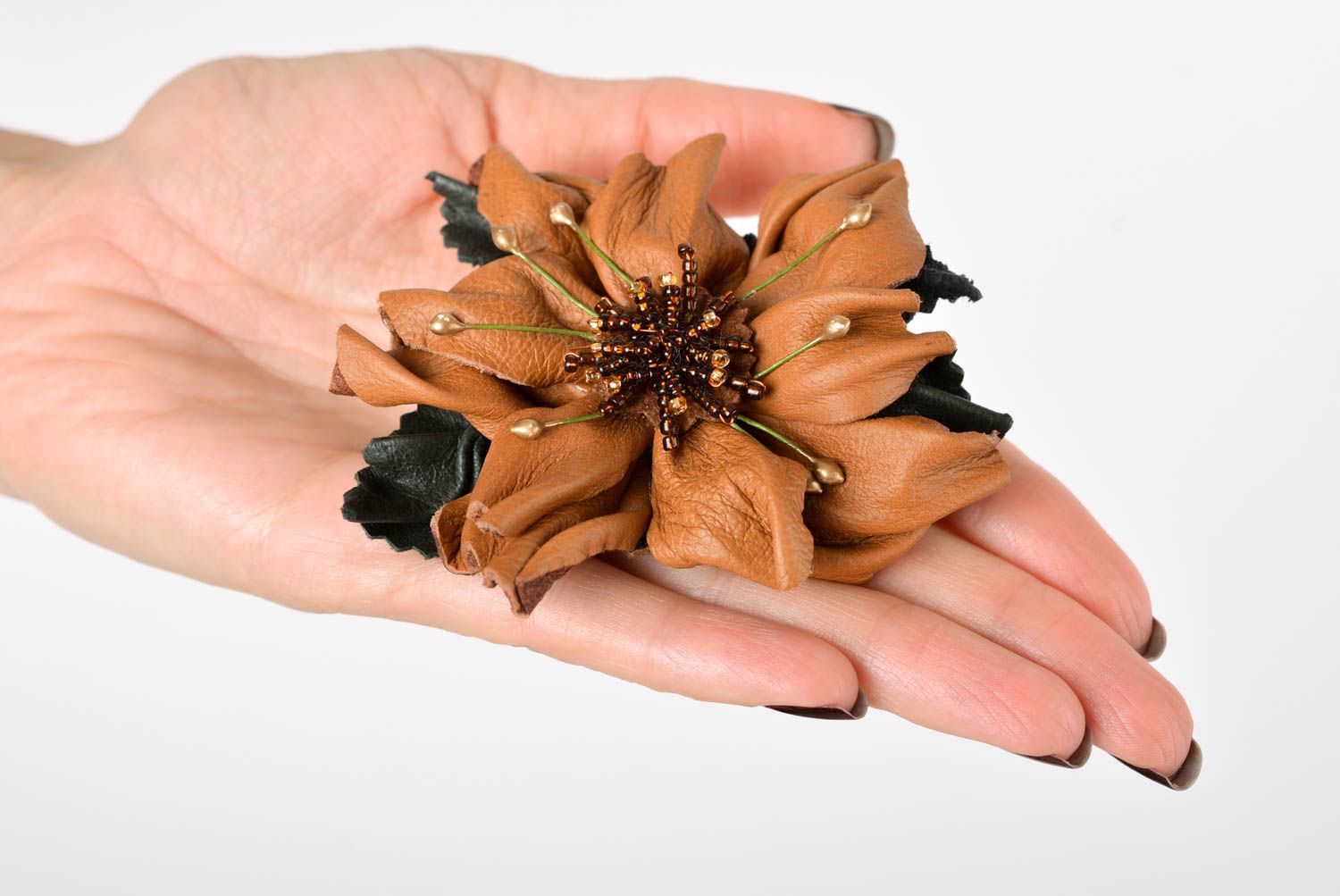 Handmade Blumen Brosche effektvoller Leder Schmuck schönes Designer Accessoire foto 2
