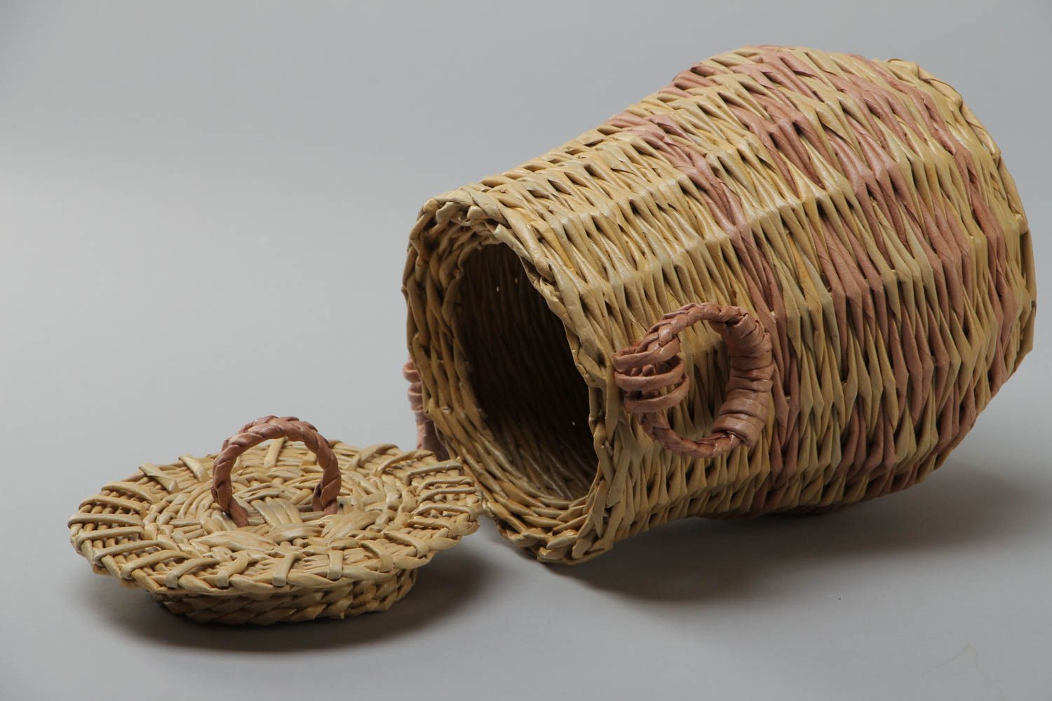 Кувшин из бумажных трубочек плетеный ручной работы декоративный на 3 л фото 4