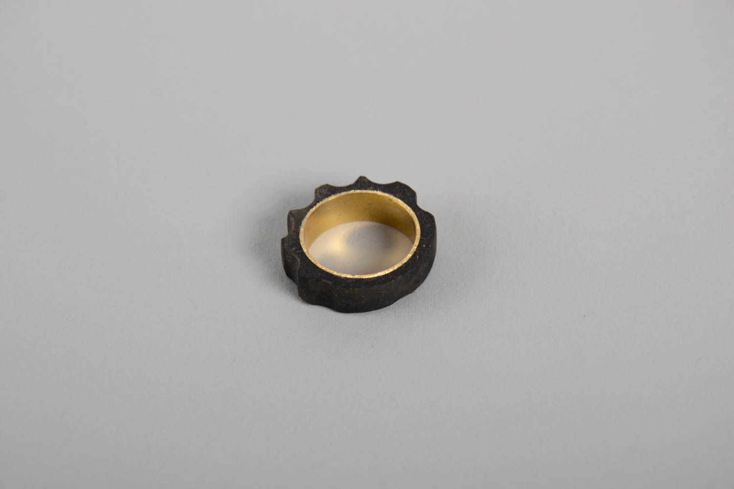 Кольцо ручной работы эксклюзивное кольцо массивное украшение черное рельефное фото 4
