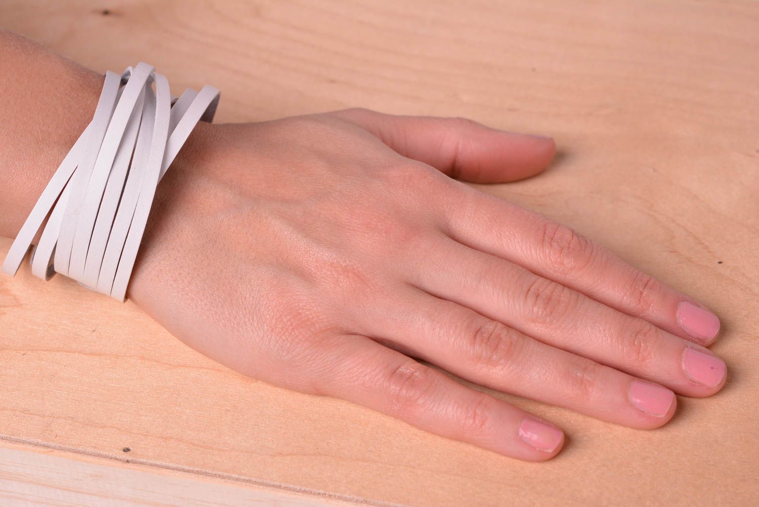 Кожаный браслет ручной работы украшение из кожи широкий браслет на руку фото 2