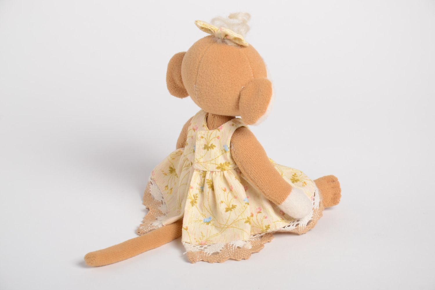 Handmade Kuscheltier Affe im zarten Kleid Geschenk für Kinder Stoff Spielzeug  foto 3