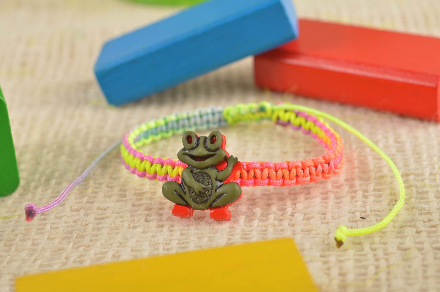 Браслет ручной работы браслет из шнурков плетеный браслет детский с лягушкой фото 1