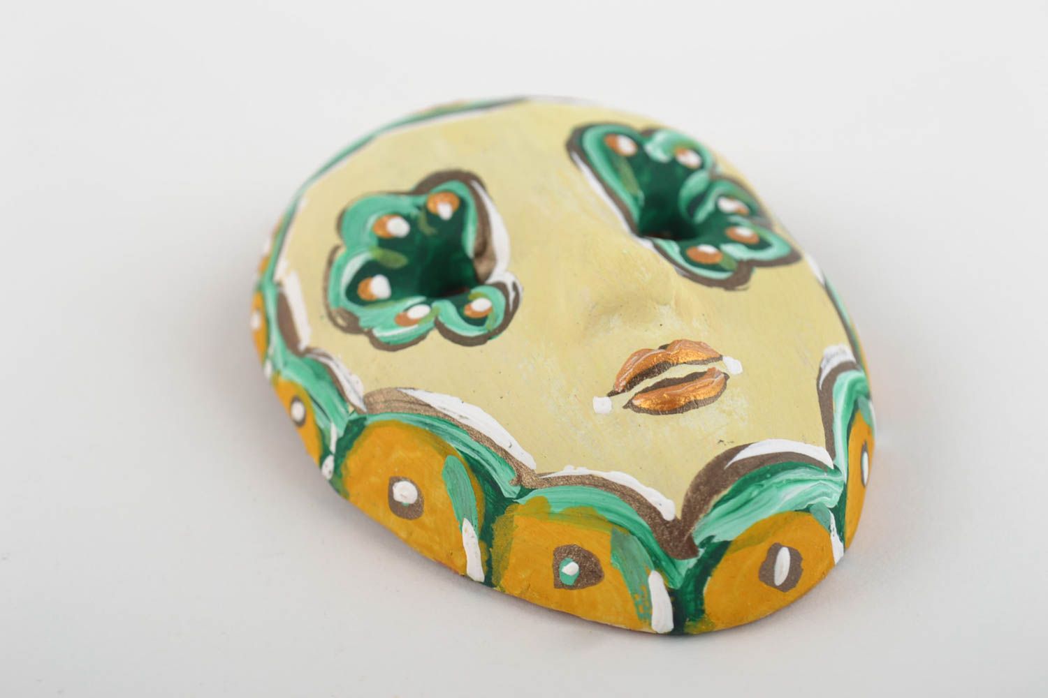 Keramik Kühlschrankmagnet Maske aus Ton hell gelb originell handgemacht foto 5