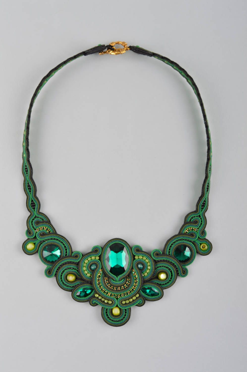 Колье сутажная вышивка ручной работы сутажное колье зеленое вышитое ожерелье фото 2