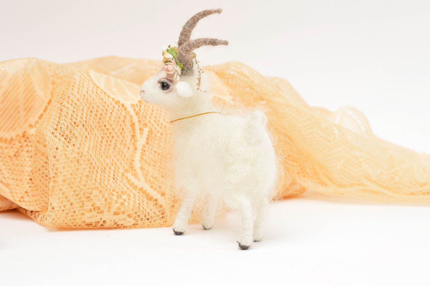 Juguete artesanal de lana natural muñeca de peluche regalo original para niño foto 2