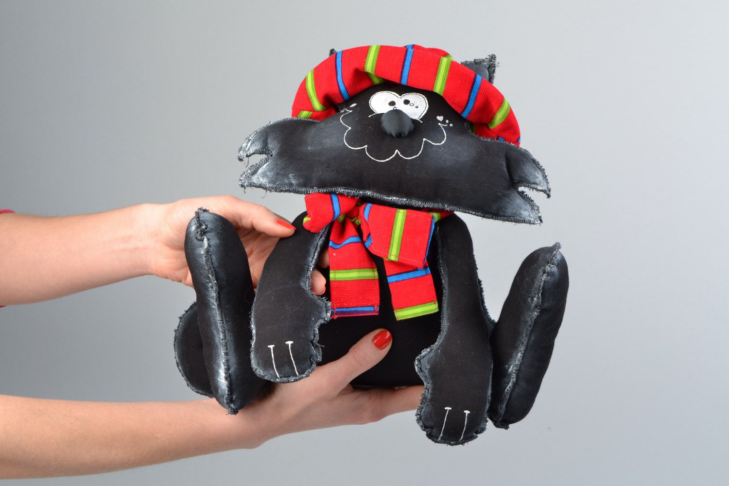 Peluche chat noir avec bonnet faite main de créateur décorative cadeau enfant photo 2