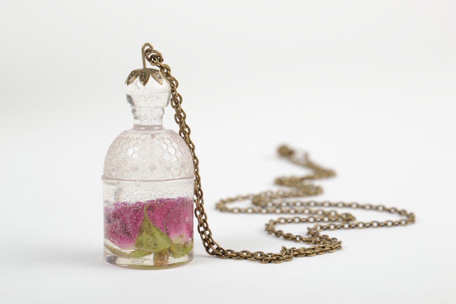 Handmade epoxy resin pendant with real flowers inside equipped with long chain photo 4