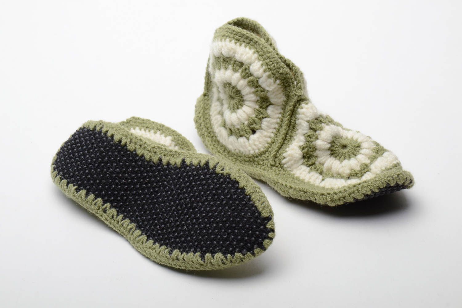Woolen crochet slippers photo 3